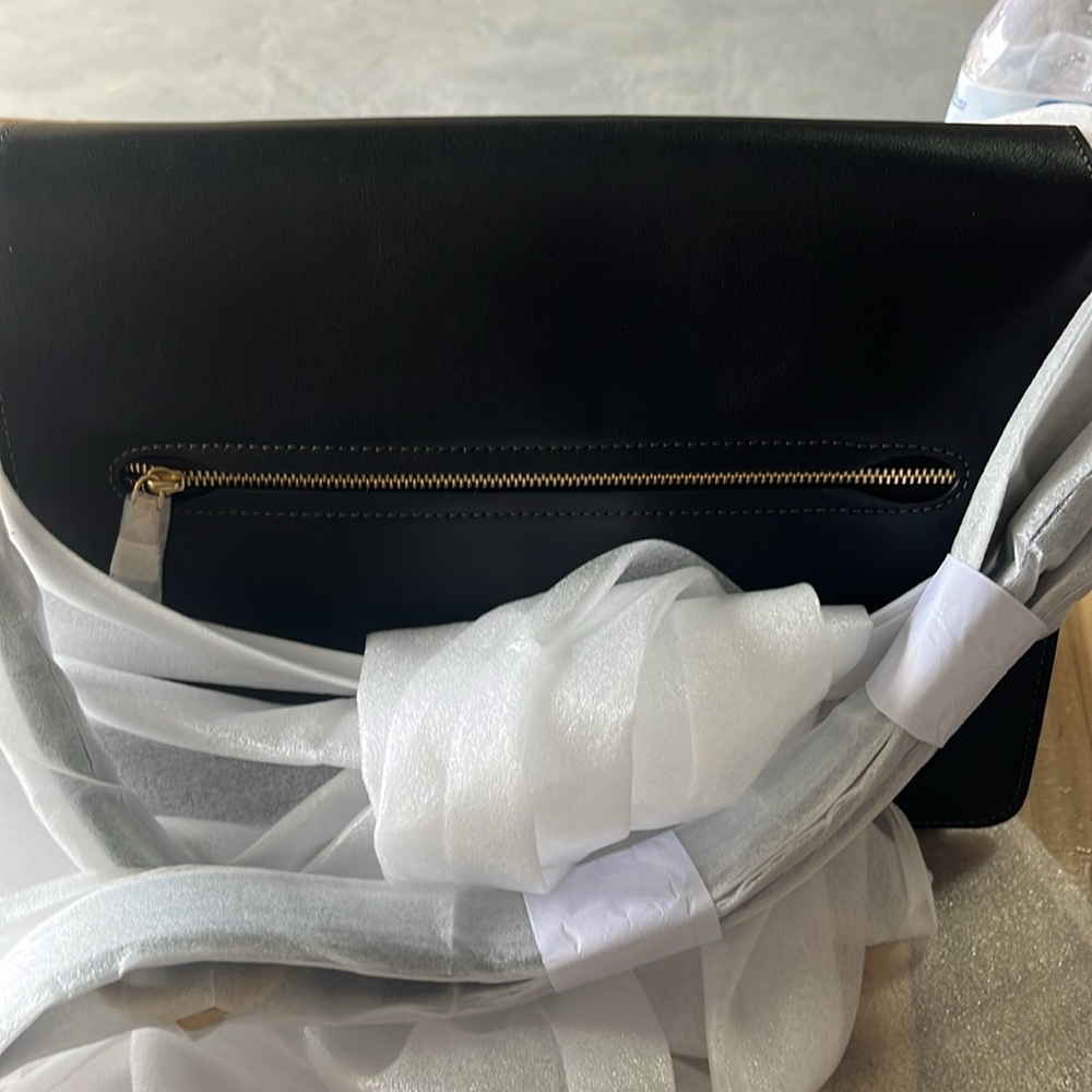 Coach Black Leather Shoulder Bag with Gold Chain - Picture 8 of 9